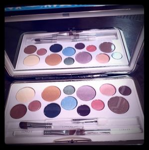Clinique plus Jonathan Adler Chic Color Kit
